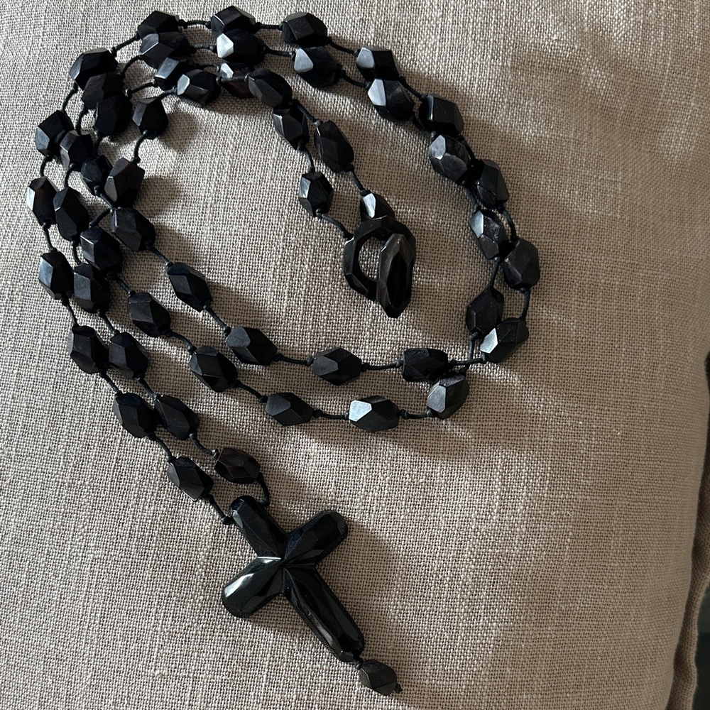 Vintage Gerda Lynggaard Monies Black/Brown Carved Horn Cross Rosary Necklace